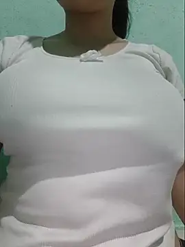 Shiny Babe online show from June 6, 2026, 5:17 pm