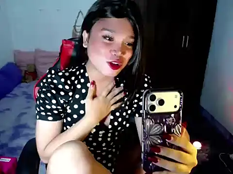 Urassiansweetcummer online show from June 17, 2026, 12:18 pm
