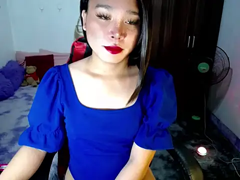 Urassiansweetcummer online show from June 19, 2026, 12:59 am