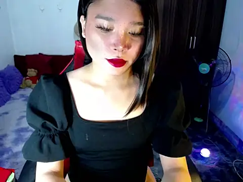 Urassiansweetcummer online show from June 21, 2026, 2:03 am
