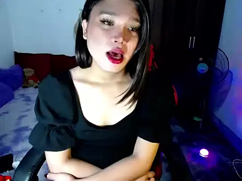 Urassiansweetcummer online show from June 22, 2026, 3:25 am