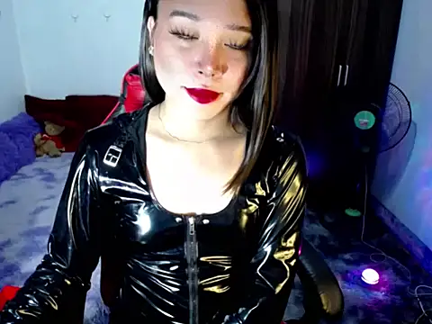Urassiansweetcummer online show from June 27, 2026, 4:06 am