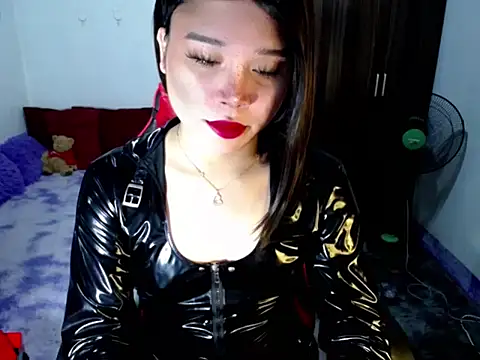 Urassiansweetcummer online show from June 30, 2026, 11:28 pm