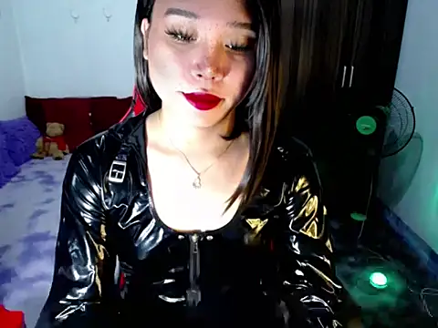 Urassiansweetcummer online show from July 2, 2026, 10:49 pm