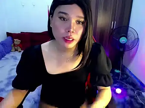 Urassiansweetcummer online show from July 13, 2026, 2:31 pm