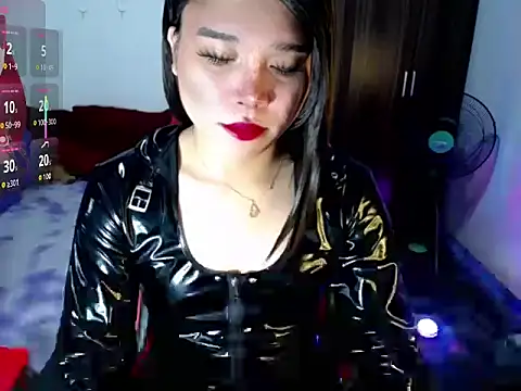 Urassiansweetcummer online show from July 17, 2026, 2:07 am