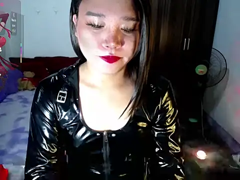 Urassiansweetcummer online show from July 23, 2026, 1:52 am