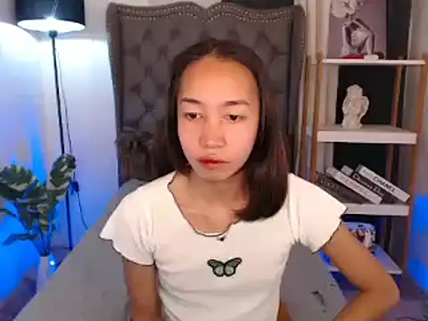 Snapshot of Sweet_kittyxx chatting on November 8, 2025, 4:23 am Sweet kittyxx online show from November 8, 2025, 4:23 am