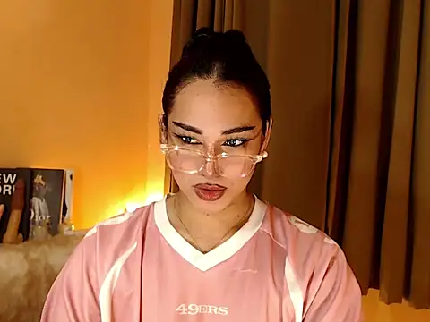 Snapshot of magnificent_kitana chatting on October 24, 2025, 10:44 am magnificent kitana online show from October 24, 2025, 10:44 am