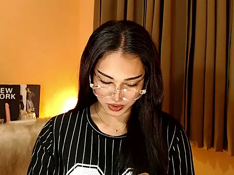 Snapshot of magnificent_kitana chatting on November 10, 2025, 8:13 am magnificent kitana online show from November 10, 2025, 8:13 am