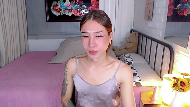 TRANSGODDESSA online show from November 30, 2025, 2:04 am