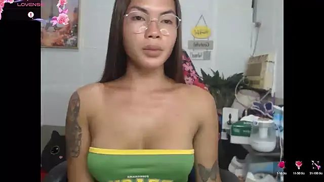 lucyheart777 online show from June 14, 2026, 3:08 am