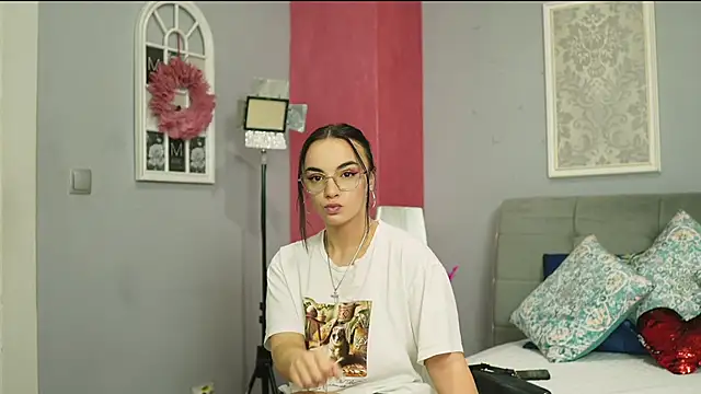 Snapshot of ScarletVex chatting on June 10, 2026, 5:01 pm ScarletVex online show from June 10, 2026, 5:01 pm