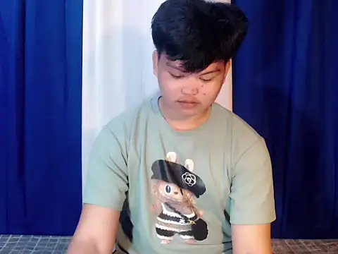 Reynelcock online show from November 18, 2025, 4:11 pm