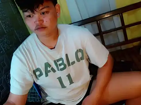 Reynelcock online show from November 29, 2025, 8:23 pm