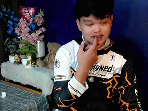 Reynelcock online show from March 10, 2026, 4:12 pm