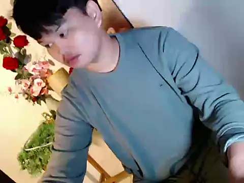 Reynelcock online show from June 19, 2026, 5:23 am