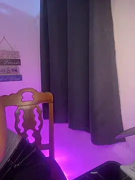 Snapshot of xo_mixy chatting on November 18, 2025, 2:43 pm xo mixy online show from November 18, 2025, 2:43 pm