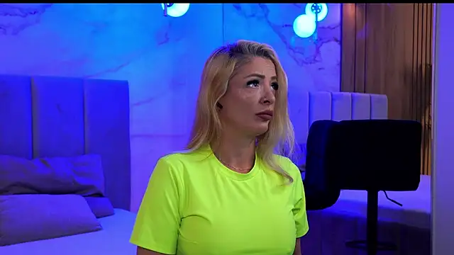 Izabellle02 online show from April 24, 2026, 3:42 am