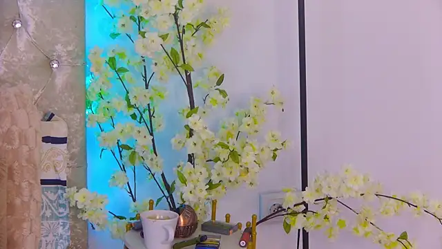 Izabellle02 online show from May 25, 2026, 3:23 am