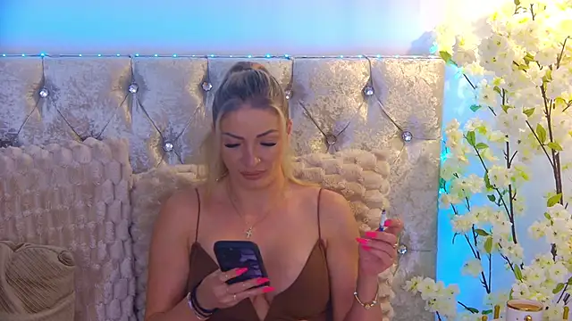 Izabellle02 online show from June 8, 2026, 3:07 am