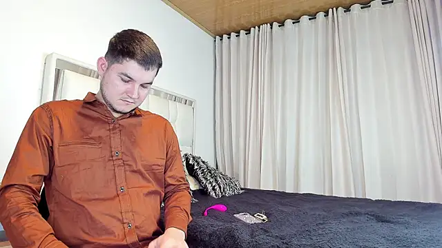 CameronyMartinn online show from June 7, 2026, 1:21 am