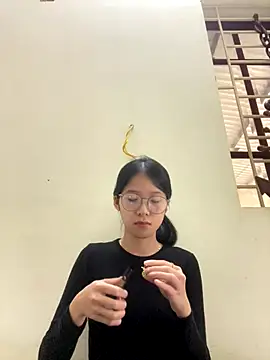 meomeo2k6 online show from December 21, 2025, 6:20 am