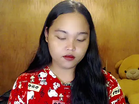  Lylia online show from November 4, 2025, 7:46 pm