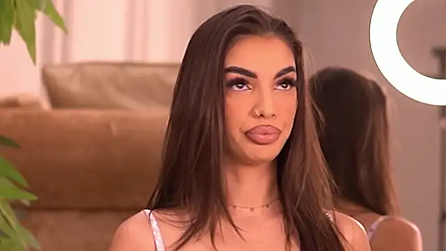 Snapshot of KendalJolly chatting on October 18, 2025, 4:37 am KendalJolly online show from October 18, 2025, 4:37 am