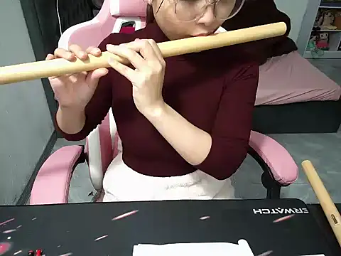 Snapshot of Ori-Yannie chatting on November 18, 2025, 7:35 am Ori-Yannie online show from November 18, 2025, 7:35 am