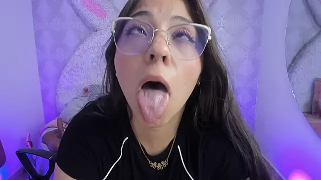 Snapshot of Sarita_jane chatting on June 5, 2026, 6:52 am Sarita jane online show from June 5, 2026, 6:52 am