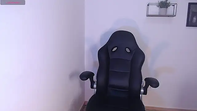 Cleogh  online show from February 10, 2026, 3:05 pm