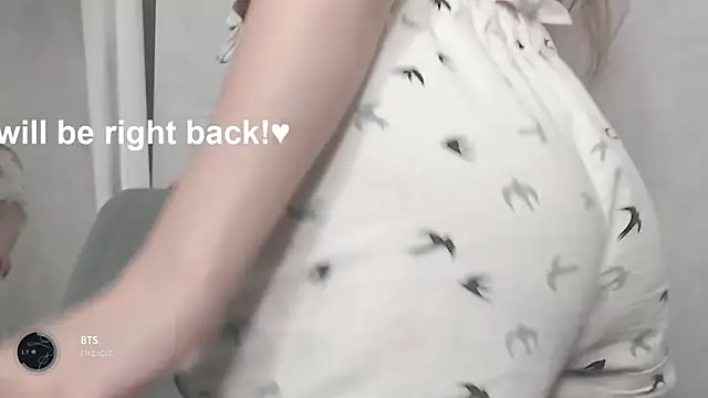 cute elfy  online show from November 1, 2025, 11:23 am