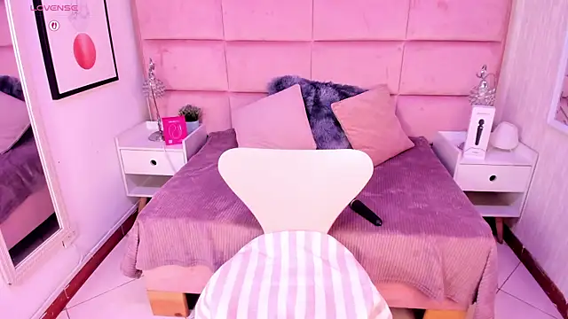 Janah Myers online show from December 15, 2025, 2:32 pm