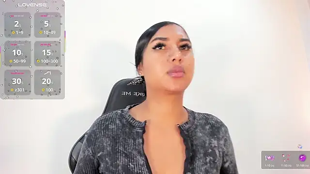 SalomeeBell online show from December 22, 2025, 8:28 pm