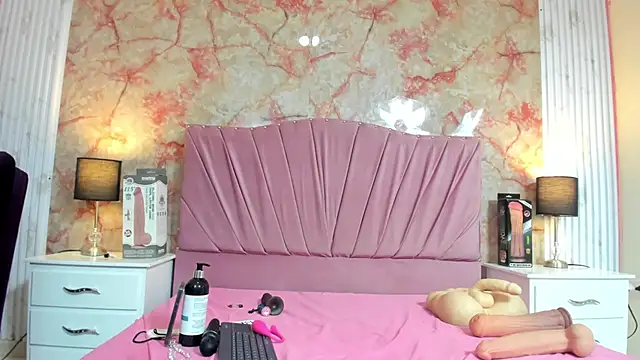 Wonderkloe  online show from January 15, 2026, 7:28 pm