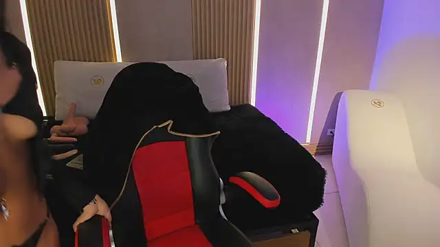 liah cleir online show from November 13, 2025, 6:18 pm