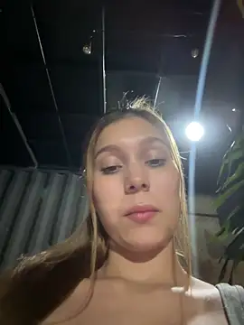 Nikii   online show from April 25, 2026, 12:13 am