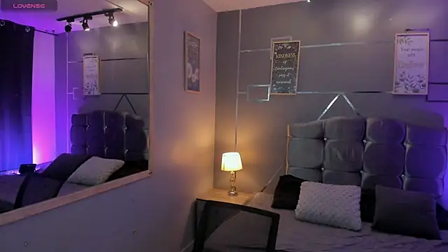 Snapshot of Christopher_77 chatting on October 22, 2025, 1:00 pm Christopher 77 online show from October 22, 2025, 1:00 pm