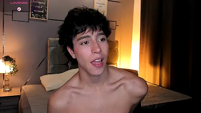 Snapshot of Christopher_77 chatting on November 21, 2025, 1:32 pm Christopher 77 online show from November 21, 2025, 1:32 pm