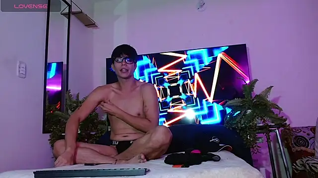 Dylann west online show from April 25, 2026, 4:26 am