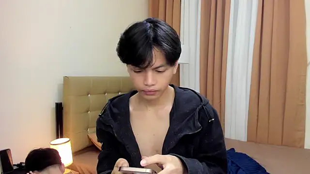 hotfreshdior online show from October 4, 2025, 7:45 pm