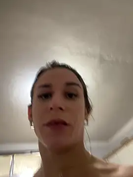 Snapshot of Isabelaa_ chatting on May 15, 2026, 5:42 pm Isabelaa online show from May 15, 2026, 5:42 pm