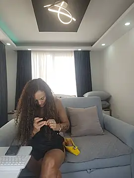Snapshot of evasweett__ chatting on July 16, 2026, 6:25 pm evasweett online show from July 16, 2026, 6:25 pm