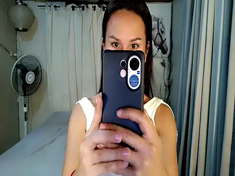 Snapshot of holly_bitch chatting on July 13, 2026, 1:52 am holly bitch online show from July 13, 2026, 1:52 am