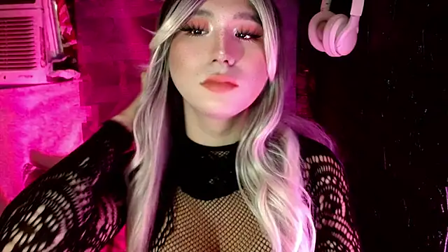 UrhotlucyTS online show from December 3, 2025, 6:54 am