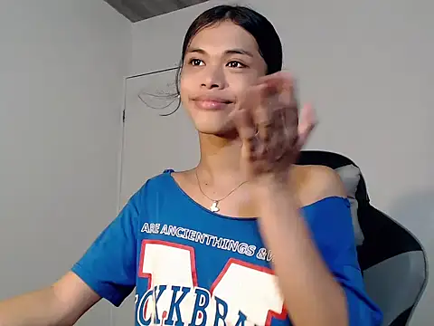 Snapshot of urcurlydiva chatting on December 17, 2025, 6:30 am urcurlydiva online show from December 17, 2025, 6:30 am