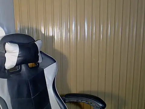 Snapshot of urcurlydiva chatting on April 12, 2026, 11:26 am urcurlydiva online show from April 12, 2026, 11:26 am