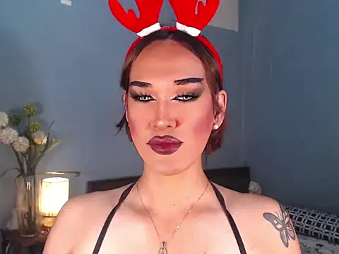 AleinaCroft online show from December 23, 2025, 2:42 am