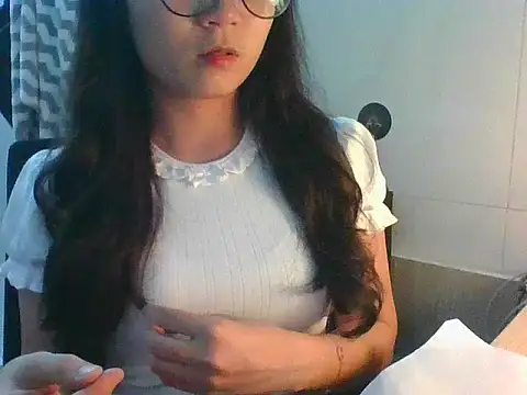 Snapshot of Linzly chatting on October 12, 2025, 4:39 pm Linzly online show from October 12, 2025, 4:39 pm